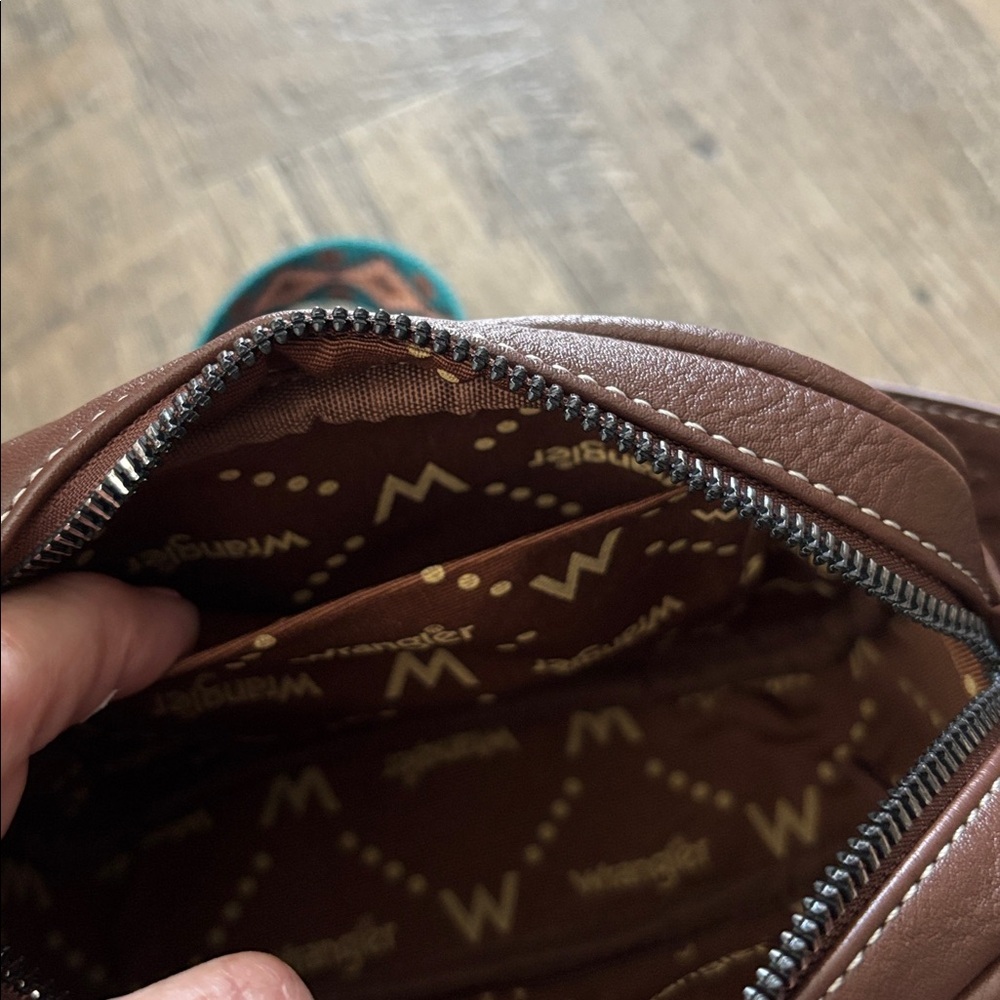 Wrangler Aztec Guitar print strap & accents, vegan leather,1 compartment,zip top - Picture 7 of 12
